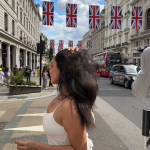 Meet your Posher, Mia